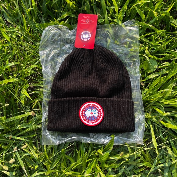 Canada Goose Accessories - Unisex Canada Goose knitted wool beanie (black)